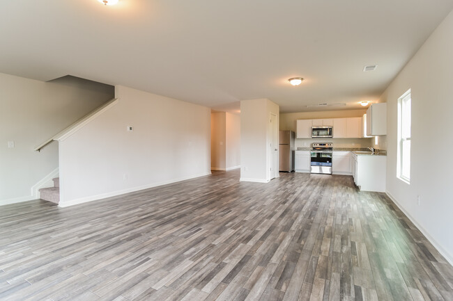 Building Photo - 4037 Lake Russell Dr