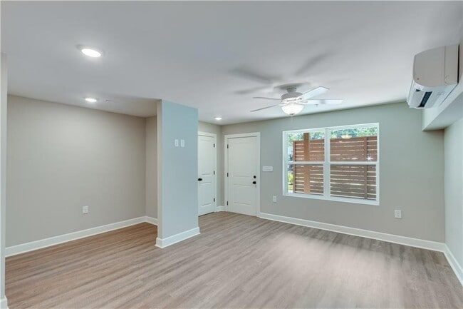 Foto del edificio - 710 Jesse Jewell Pkwy SE