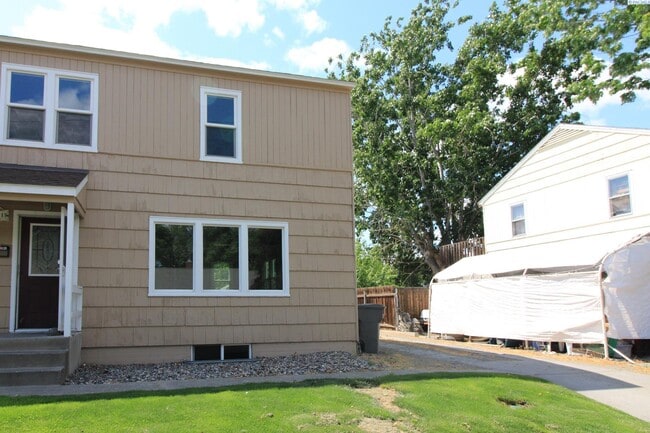 Building Photo - 3 Bed/1 Bath A-Duplex in Central Richland