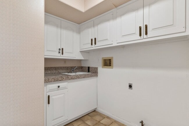Building Photo - 7656 Boca Raton Dr