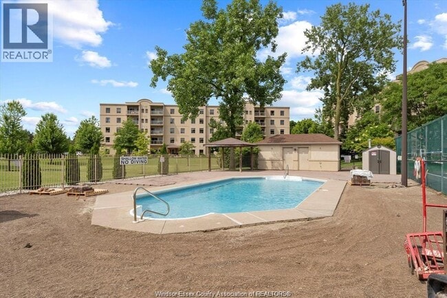 Building Photo - 325 Village Grove Dr