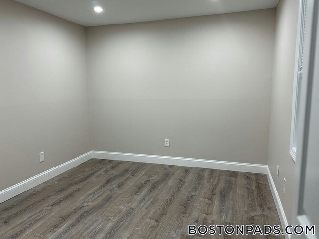 Building Photo - 19 Kenmar Dr