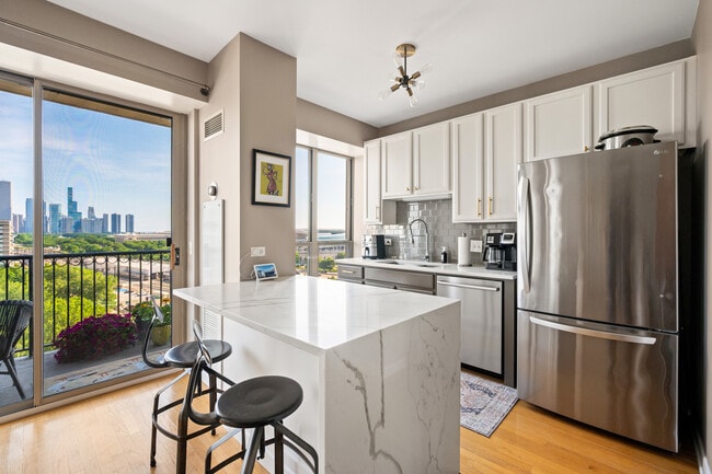 Building Photo - 1717 S Prairie Ave