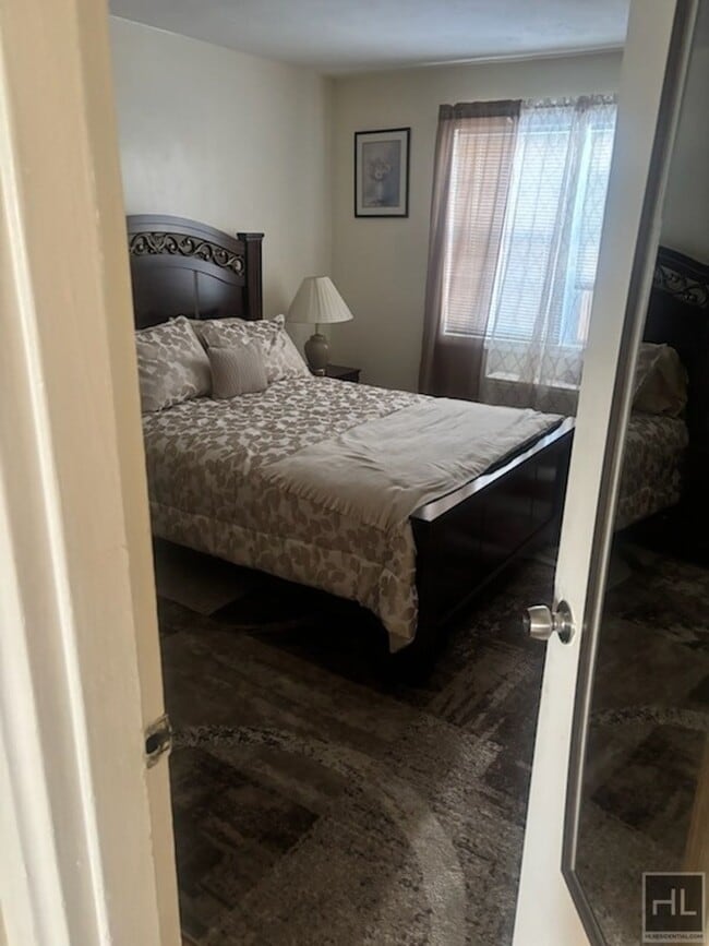 Foto del edificio - FRANCIS LEWIS BLVD