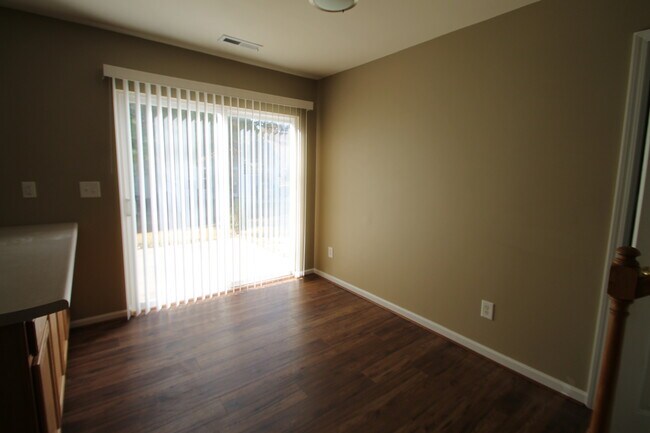 Foto del edificio - Exclusively Offered by Muse Realty, LLC