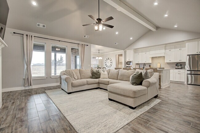 Foto del edificio - 7044 Chestnut Ln