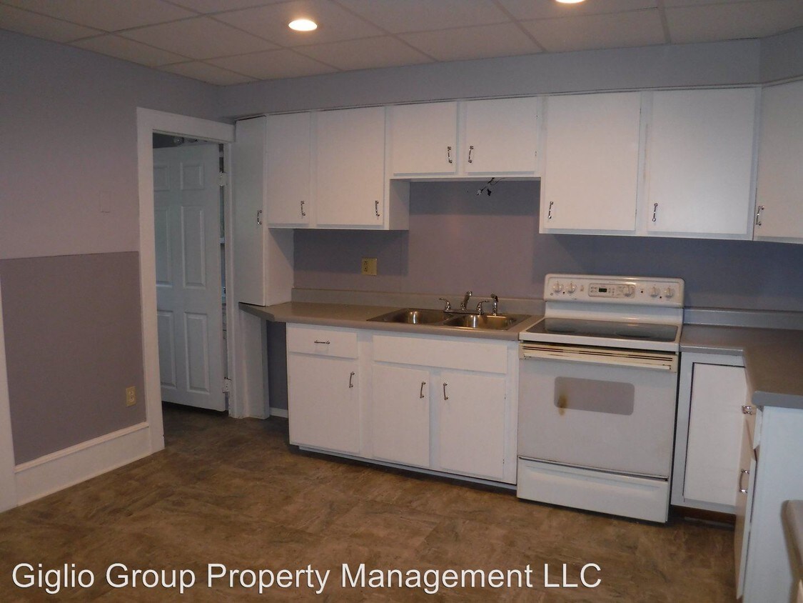 Primary Photo - 213-215 Bellman St