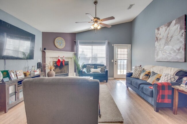 Building Photo - Move-in Special- $250 off the first month's rent.- Spacious 3 Bedroom Home Minutes from Downtown ...