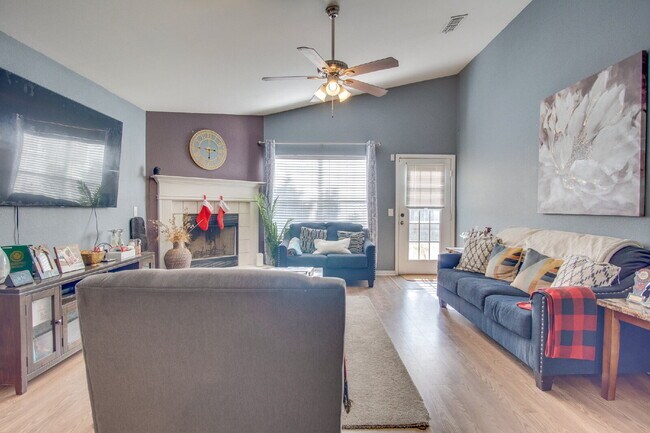 Foto del edificio - Move-in Special- $250 off the first month's rent.- Spacious 3 Bedroom Home Minutes from Downtown ...