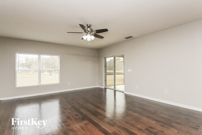 Building Photo - 10780 Cabbage Tree Loop