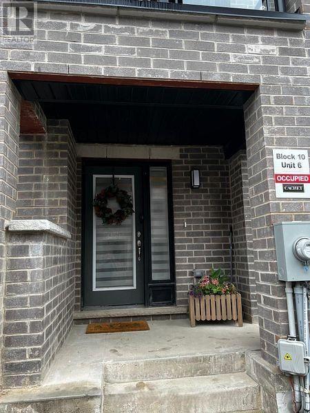 Building Photo - 585 Colborne St E