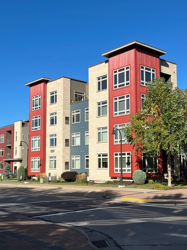 Foto del edificio - Riverfront Terrace