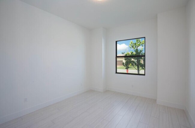 Building Photo - 5576 Captiva Ln