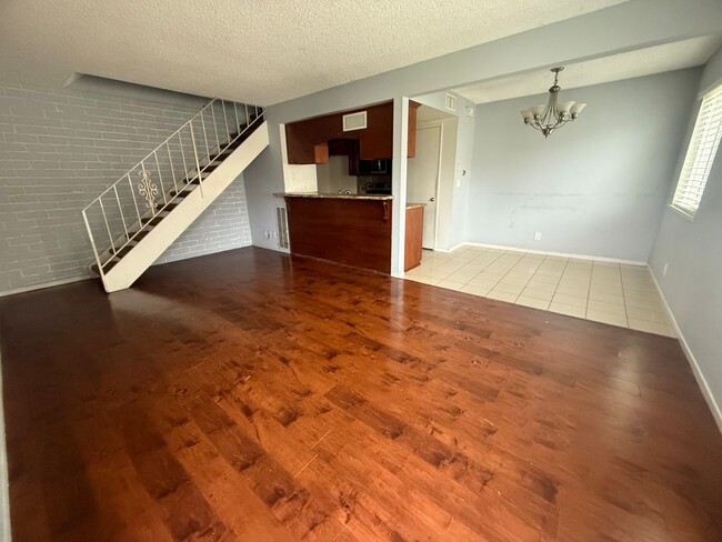 Building Photo - Newbury Park Condo - Two Bedroom one bath ...