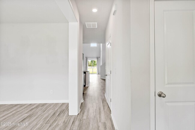 Foto del edificio - 7606 Knightbell Cir