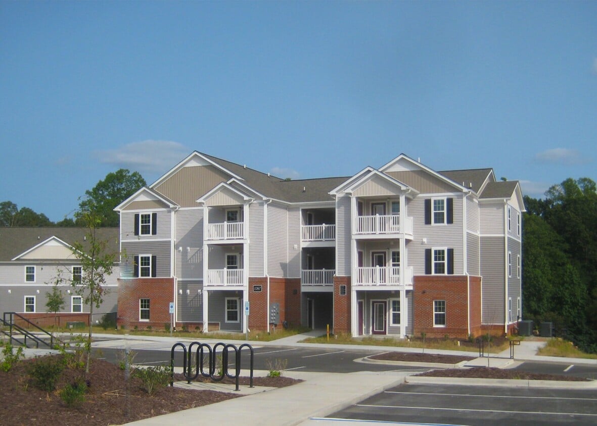 Primary Photo - The Reserve at Hickory Commons