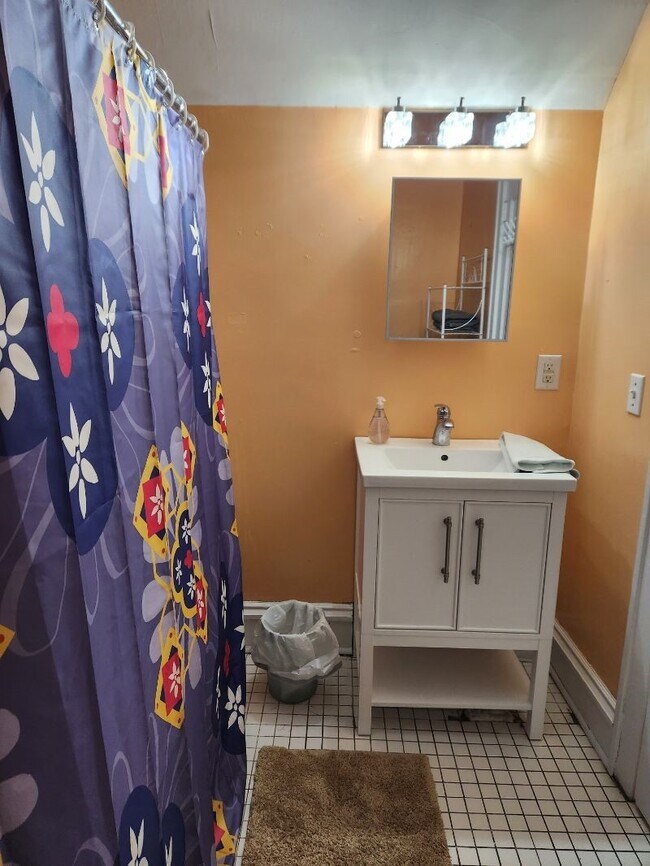 Baño - 2823 11th Ave S