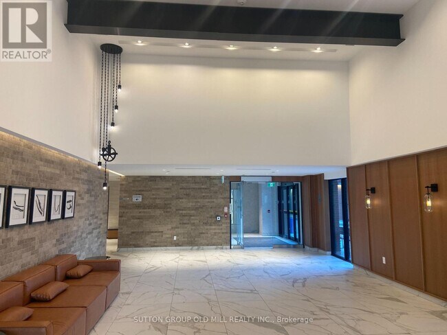 Photo du bâtiment - 2300 St Clair Ave W
