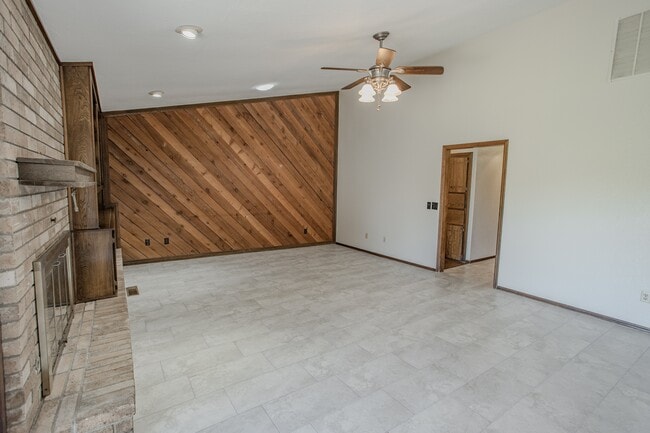 Building Photo - 1433 SW 93rd St