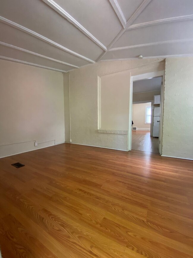 Foto del edificio - 1 Bedroom, 1 Bath Ground Floor Unit