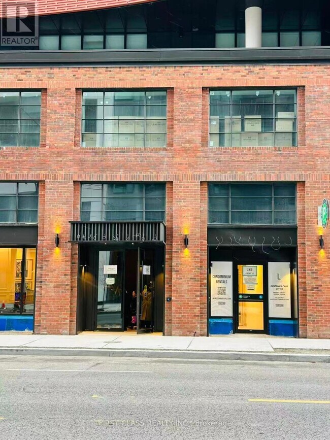 Photo du bâtiment - 180 Front St E