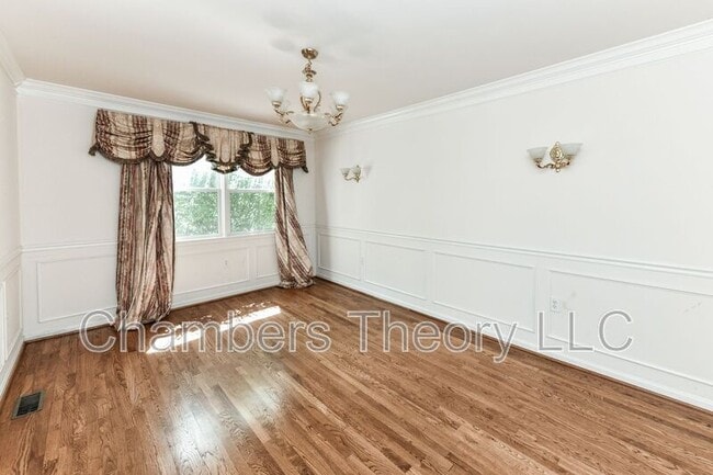 Building Photo - 1314 19th St S