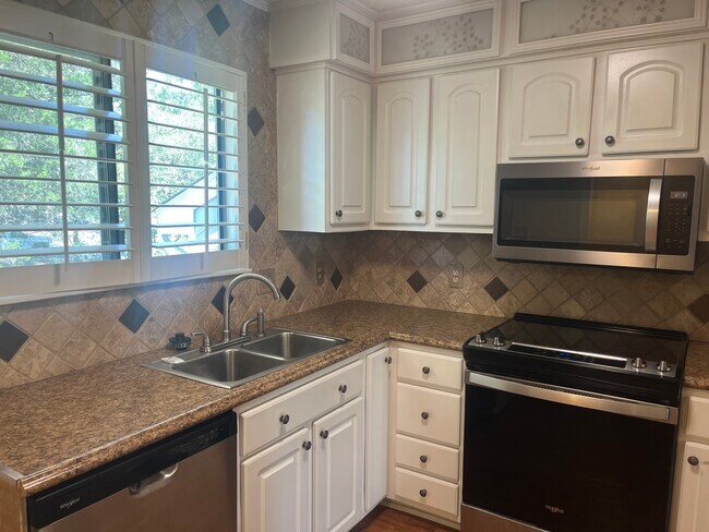 Foto del edificio - 3100 Heathstead Pl