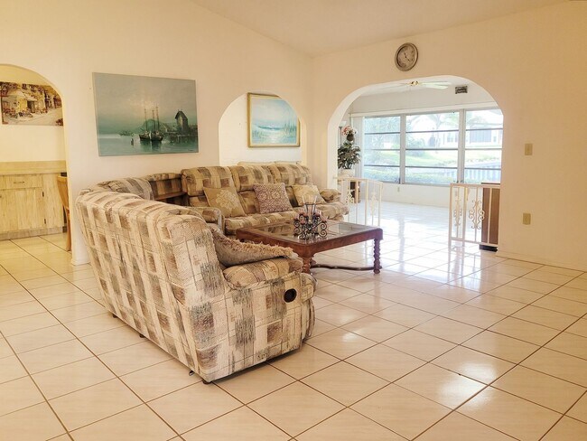 Foto del edificio - 2/2/1 townhome for rent in the Heather of Weeki Wachee