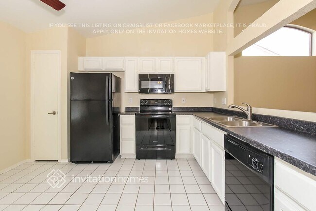 Building Photo - 11341 W Ruth Ave