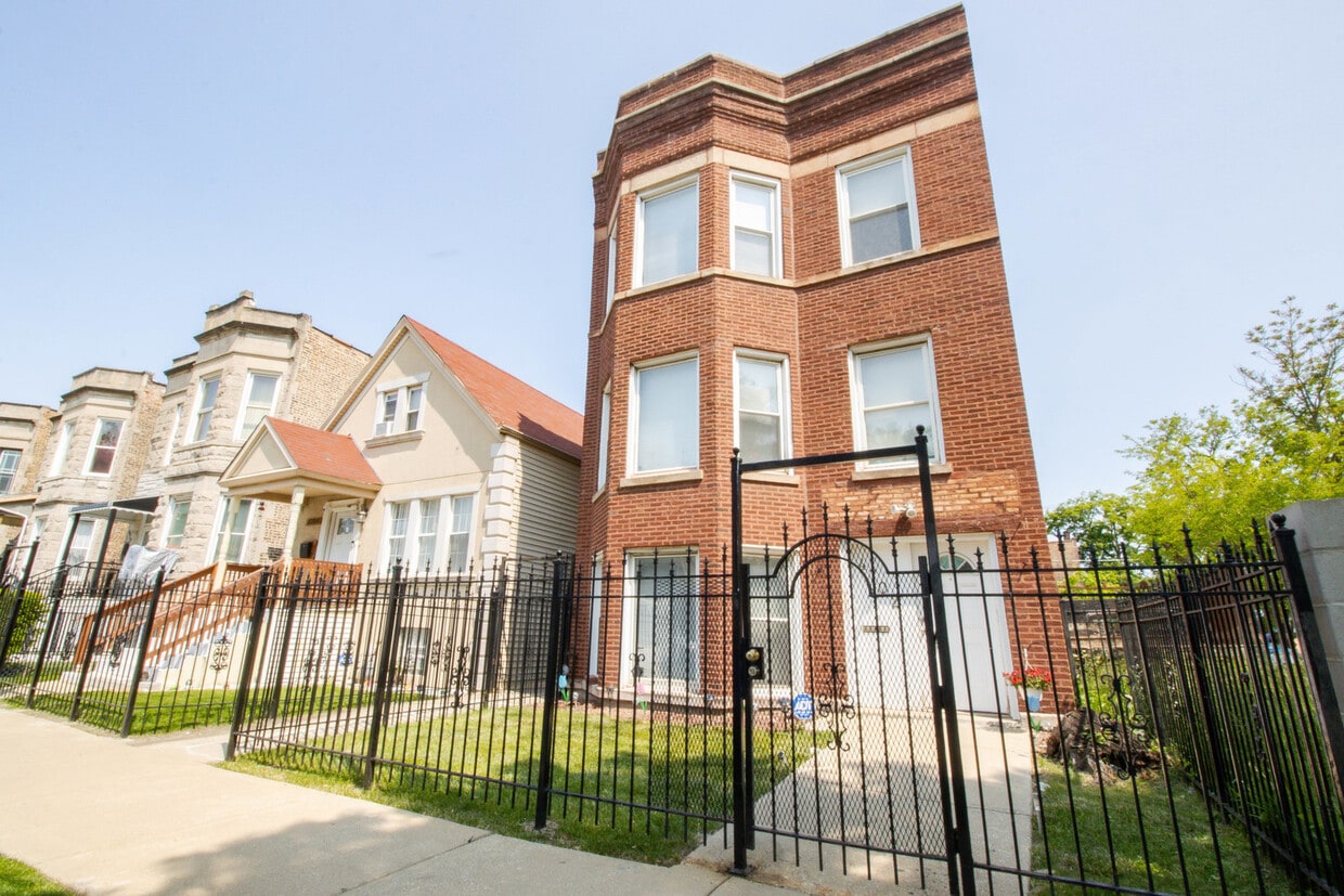 Primary Photo - 4702 W Fulton St