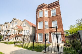 Building Photo - 4702 W Fulton St