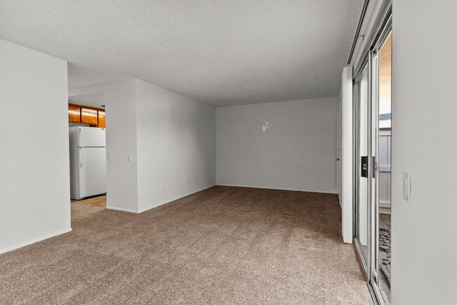 Building Photo - 1075 Loma Ave