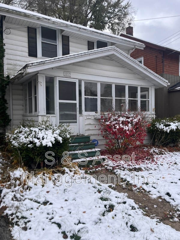 Primary Photo - 1213 Edward St