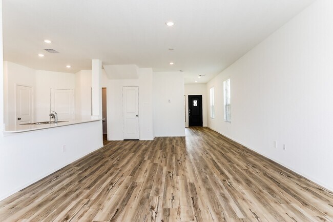 Foto del edificio - 23926 Lakota Cyn Dr