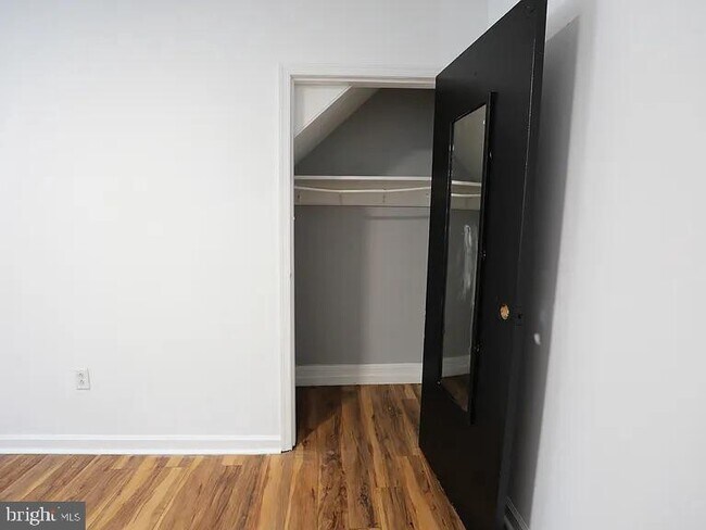 Building Photo - 2400 E Dauphin St