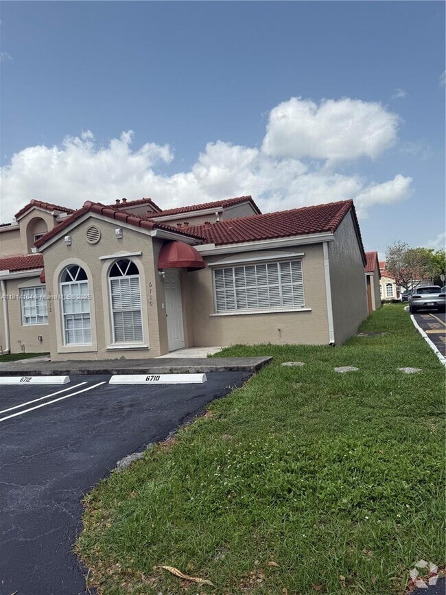 Building Photo - 6710 NW 166th Terrace
