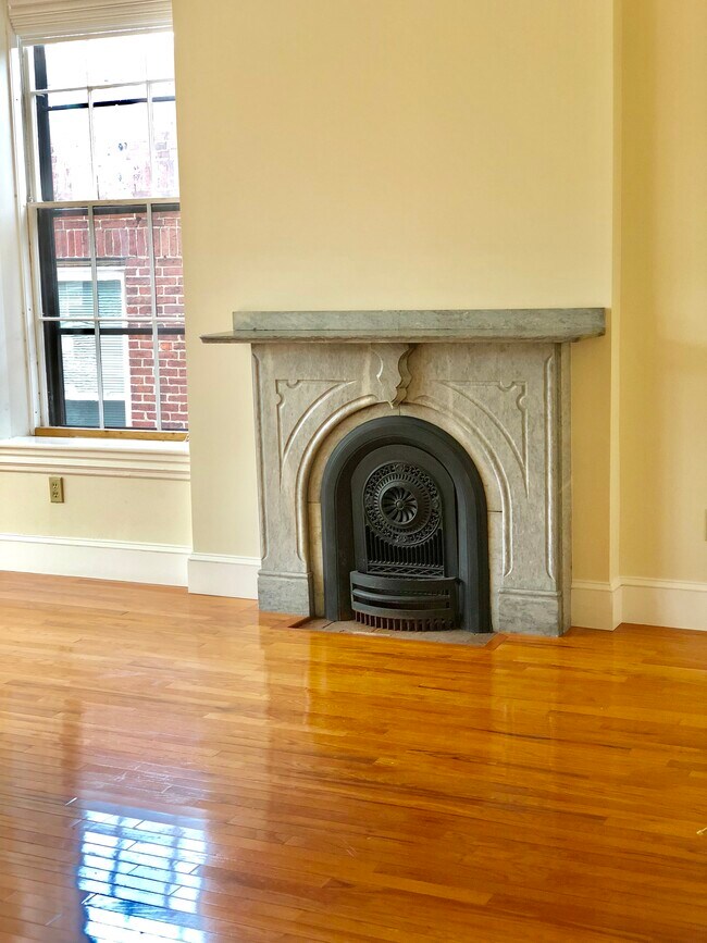 Building Photo - 163 Water St