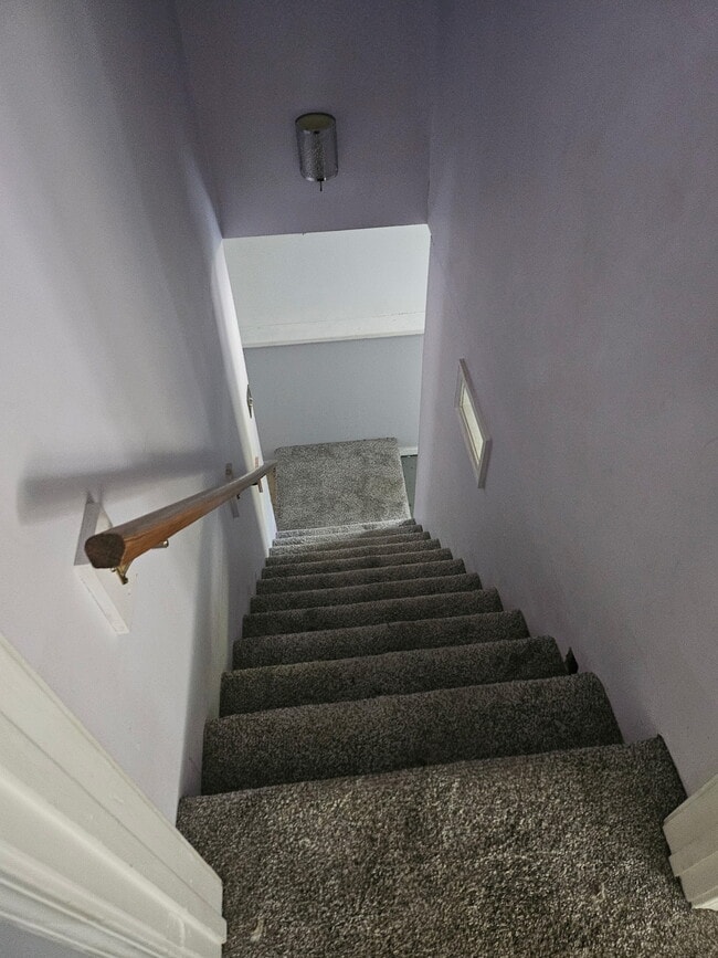 Building Photo - 21 Hickory Cir