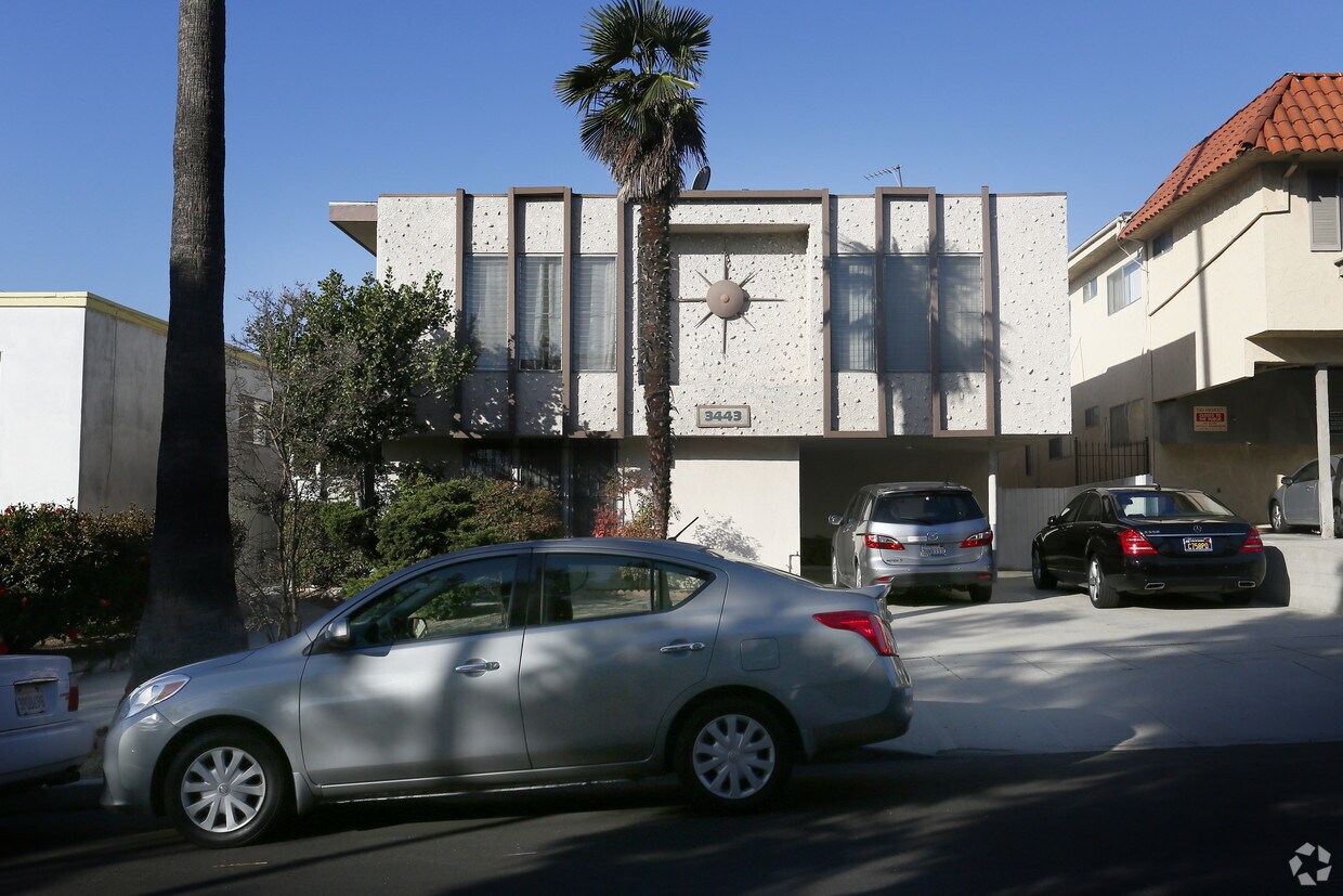 Foto del edificio - 3443 Jasmine Ave
