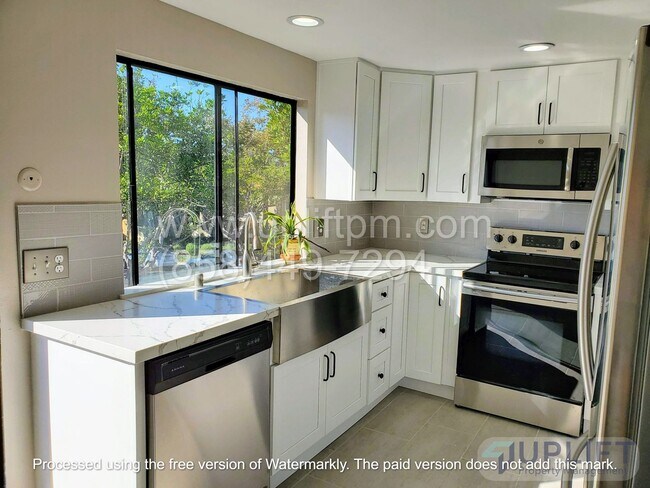 Building Photo - MOVE IN SPECIAL! $500 OFF ONE MONTHS RENT!...