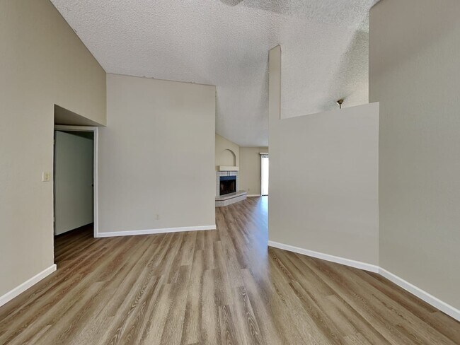 Foto del edificio - 3143 E Libby St