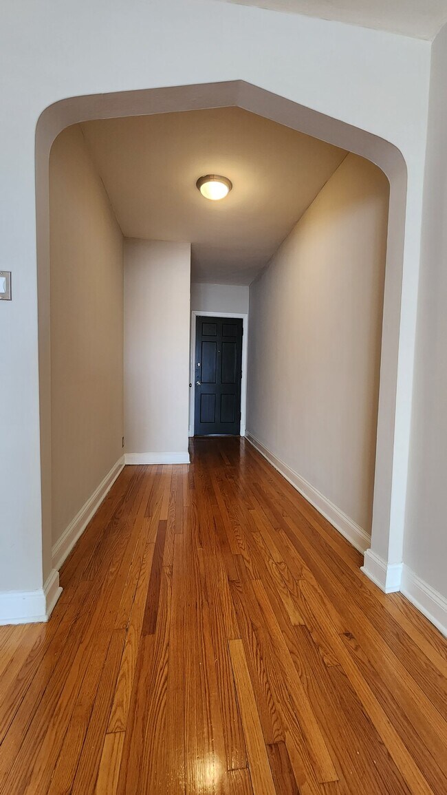 Foto del edificio - 7512 Cromwell Dr