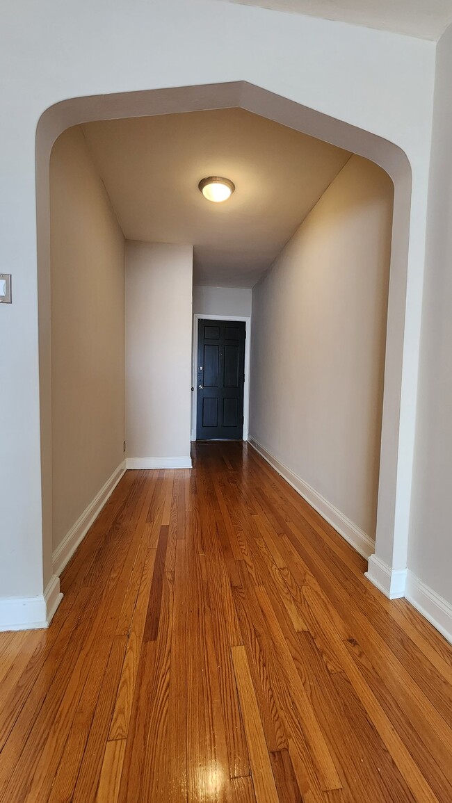 Building Photo - 7512 Cromwell Dr