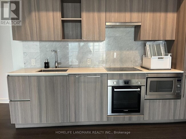 Photo du bâtiment - 17 Bathurst St