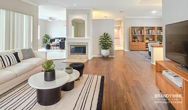 Foto del edificio - 7036 Fallbrook Ct