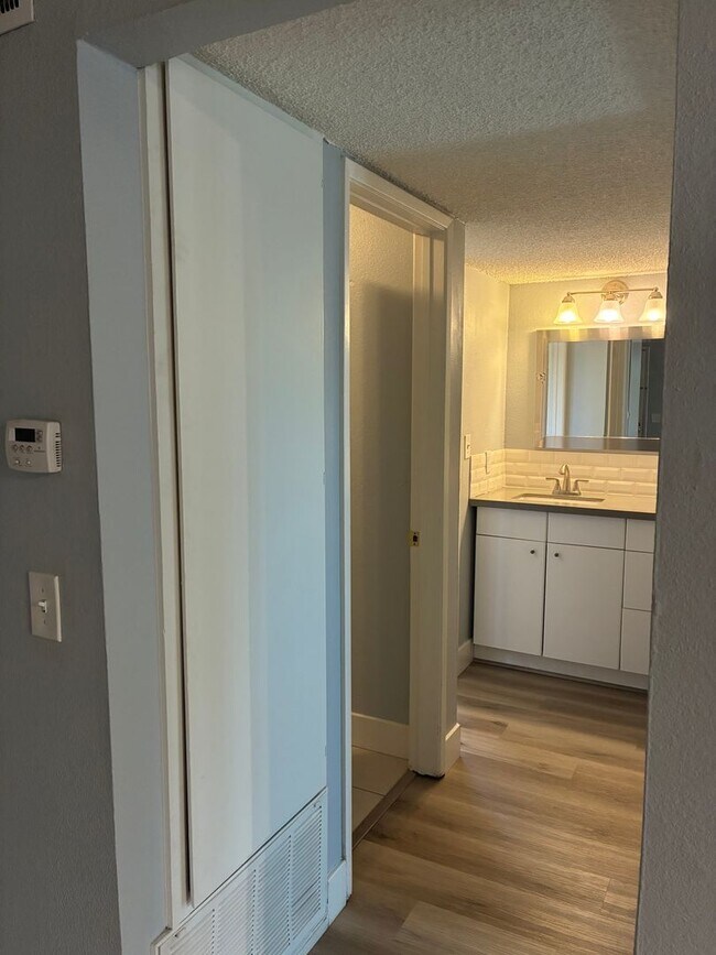 Foto del edificio - Excellent Location Updated 1 bedroom/1 bath