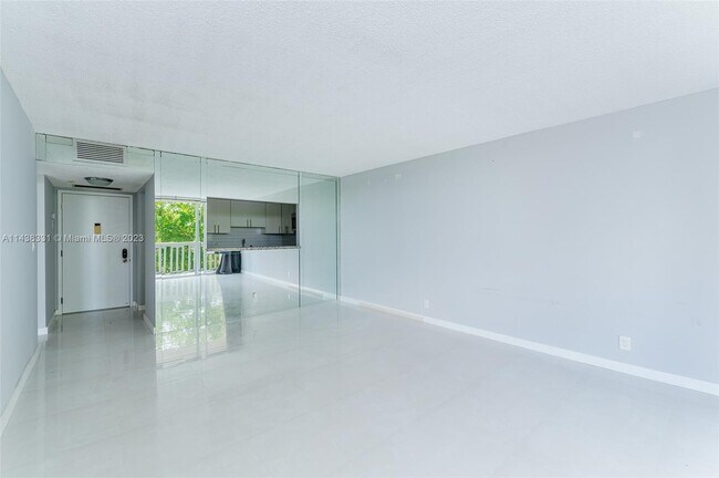 Foto del edificio - 7001 Environ Blvd