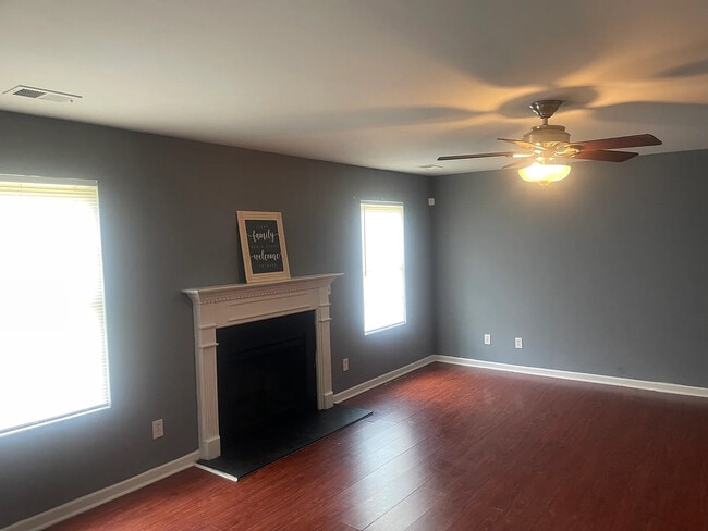 Building Photo - Room in House on Walton View
