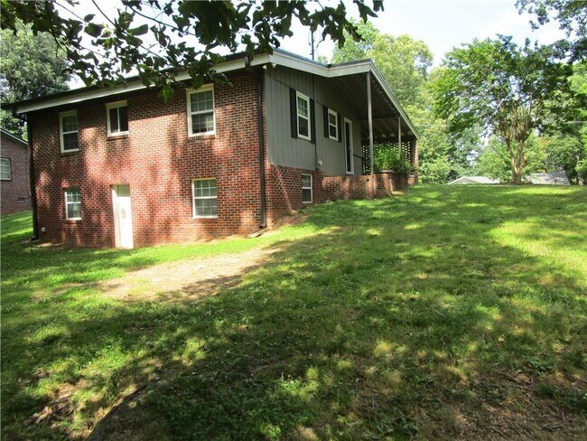 Foto del edificio - 3413 Lakeland Rd