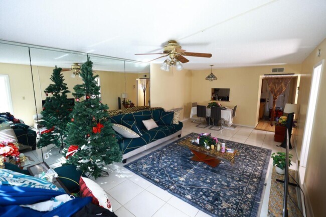 Building Photo - 6570 Royal Palm Blvd